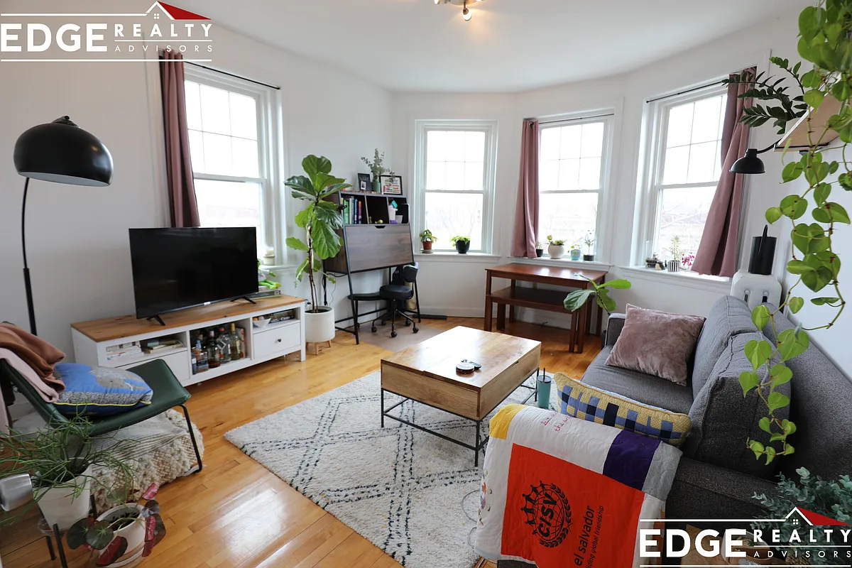 Building Photo - 164 Strathmore Rd #21