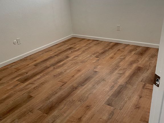 4th image of 100 W Caldwell Ave #14