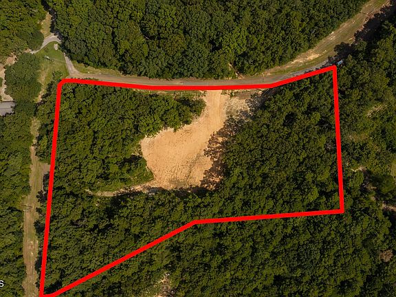 3rd image of 305 Edgewood Dr