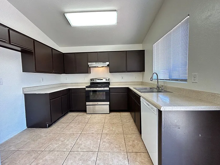 15036 W Calavar Rd — Photo 4