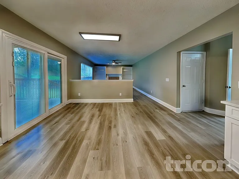 134 Walton Trce S — Photo 5