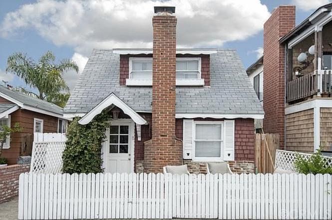 The attic over the garage in the back of this property is listed for rent.