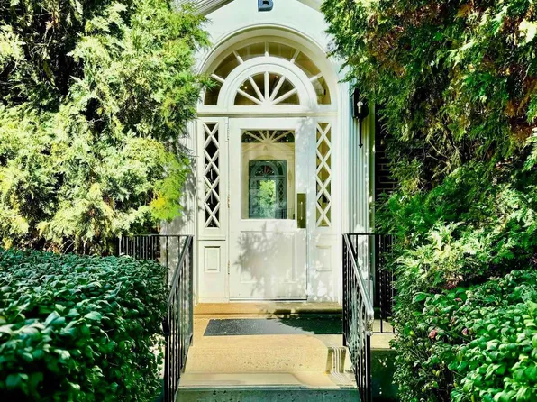 104 Woodside Rd APT B202, Ardmore, PA 19003