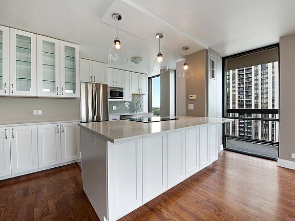 4th image of 1660 N La Salle St #1311