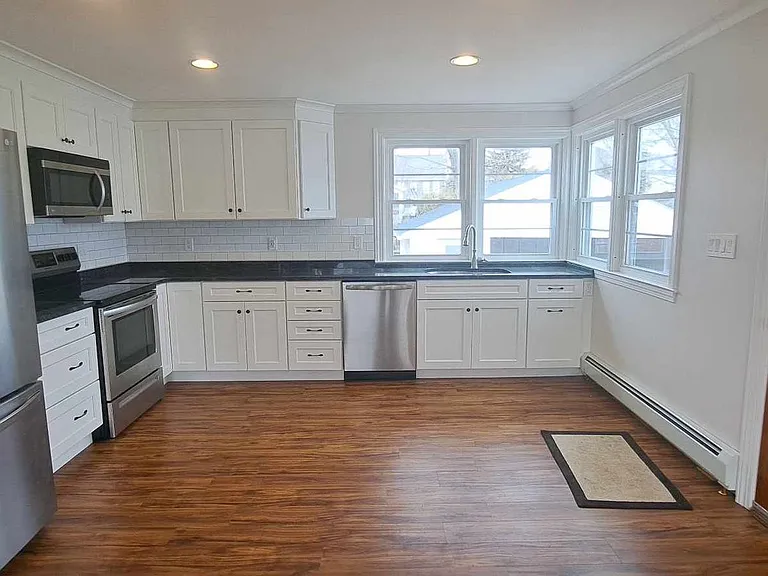 14 Glendale Ave — Photo 2