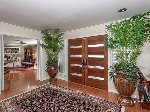 5th image of 1404 Country Club Dr