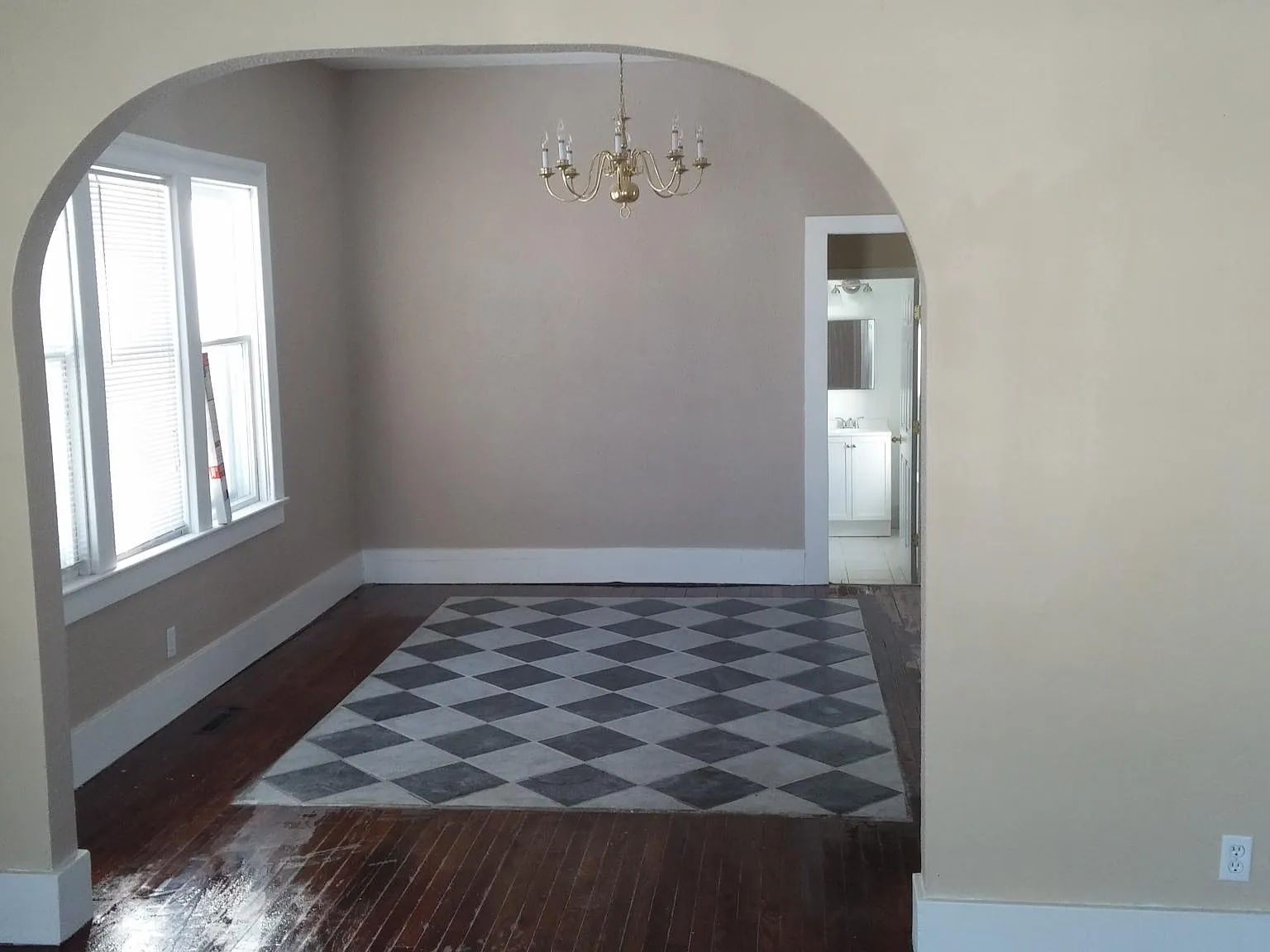 3 bed, 1367 sqft, $1,200 — Photo 2
