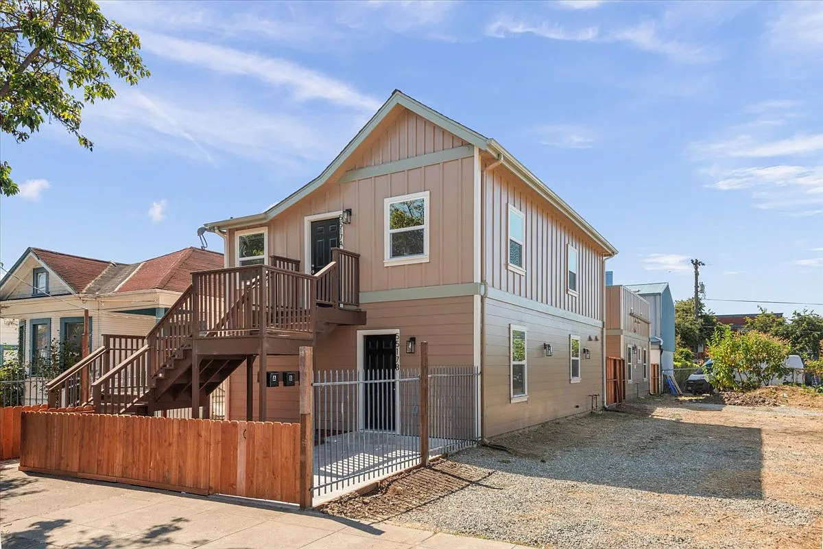 2 bed, 800 sqft, $3,095 — Photo 3