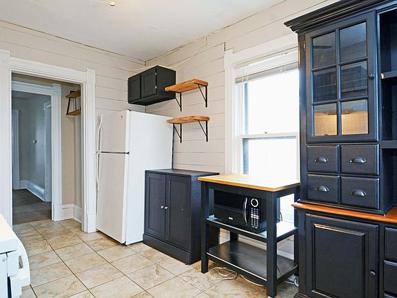 4th image of 2406 Lincoln St NE #2