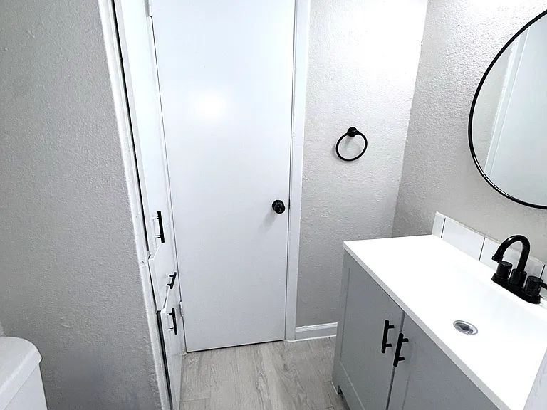 2750 E Ledbetter Dr — Photo 5