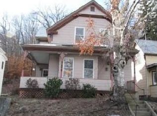 18 Leighton St, Fitchburg, MA 01420