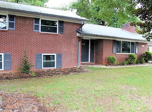 4th image of 817 Hawthorne Dr NE