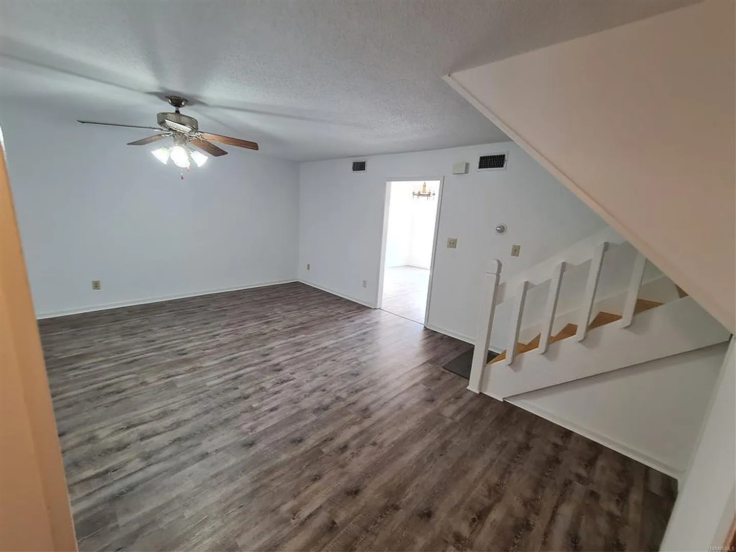 Townhouse off Vaughn Rd — Photo 3