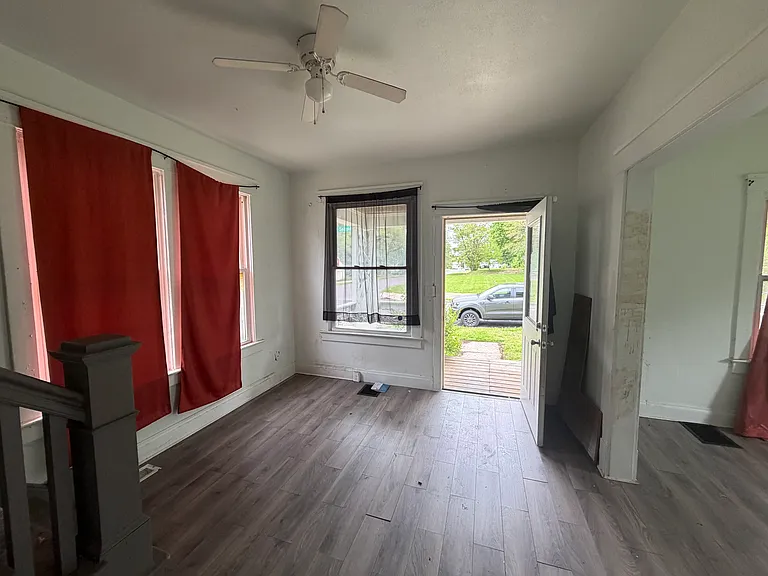 3001 W Seibold St — Photo 5