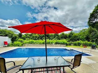 22 Flyers Dr, Norwich, CT 06360