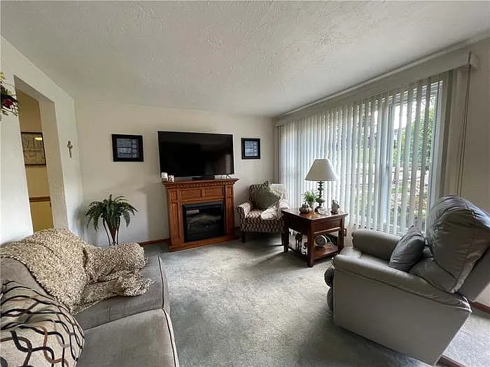 222 Rolling Dr — Photo 7