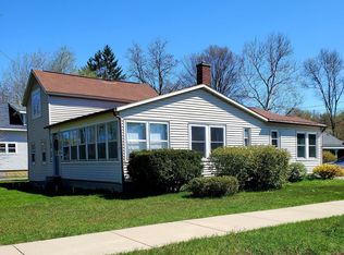 226 S Lake Ave, Spring Lake, MI 49456