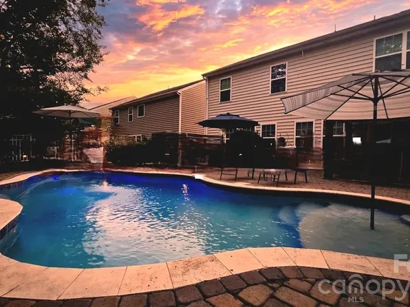 2669 Southern Trace Dr, Waxhaw, NC 28173
