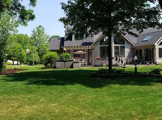 8609 Castle Creek Dr, Fort Wayne, IN 46804