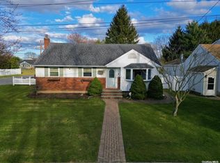 65 Quincy Pl, West Islip, NY 11795