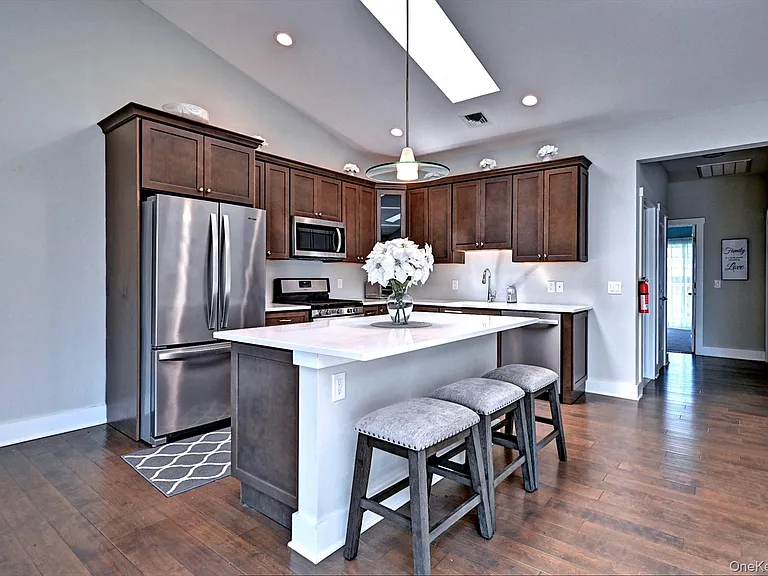 44 Fox Hill Dr — Photo 6