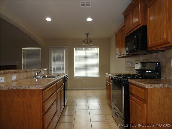 5th image of 20676 E 46th St S