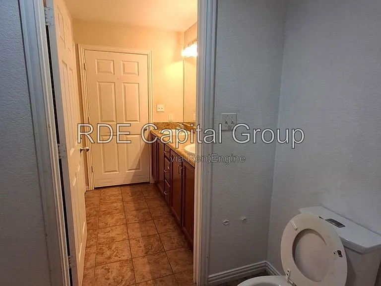 5203 Bexar St #2C — Photo 16