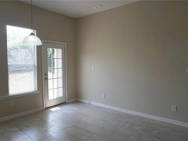 1810 Stephanie St — Photo 8