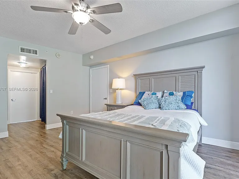 1750 N Bayshore Dr #1405 — Photo 23