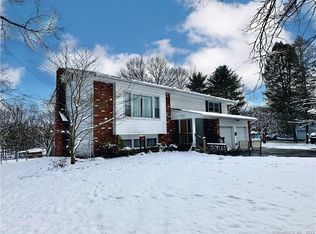 26 Pine Ridge Rd, Poughkeepsie, NY 12603
