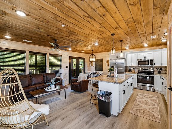 3rd image of 1802 Stone Wood Way