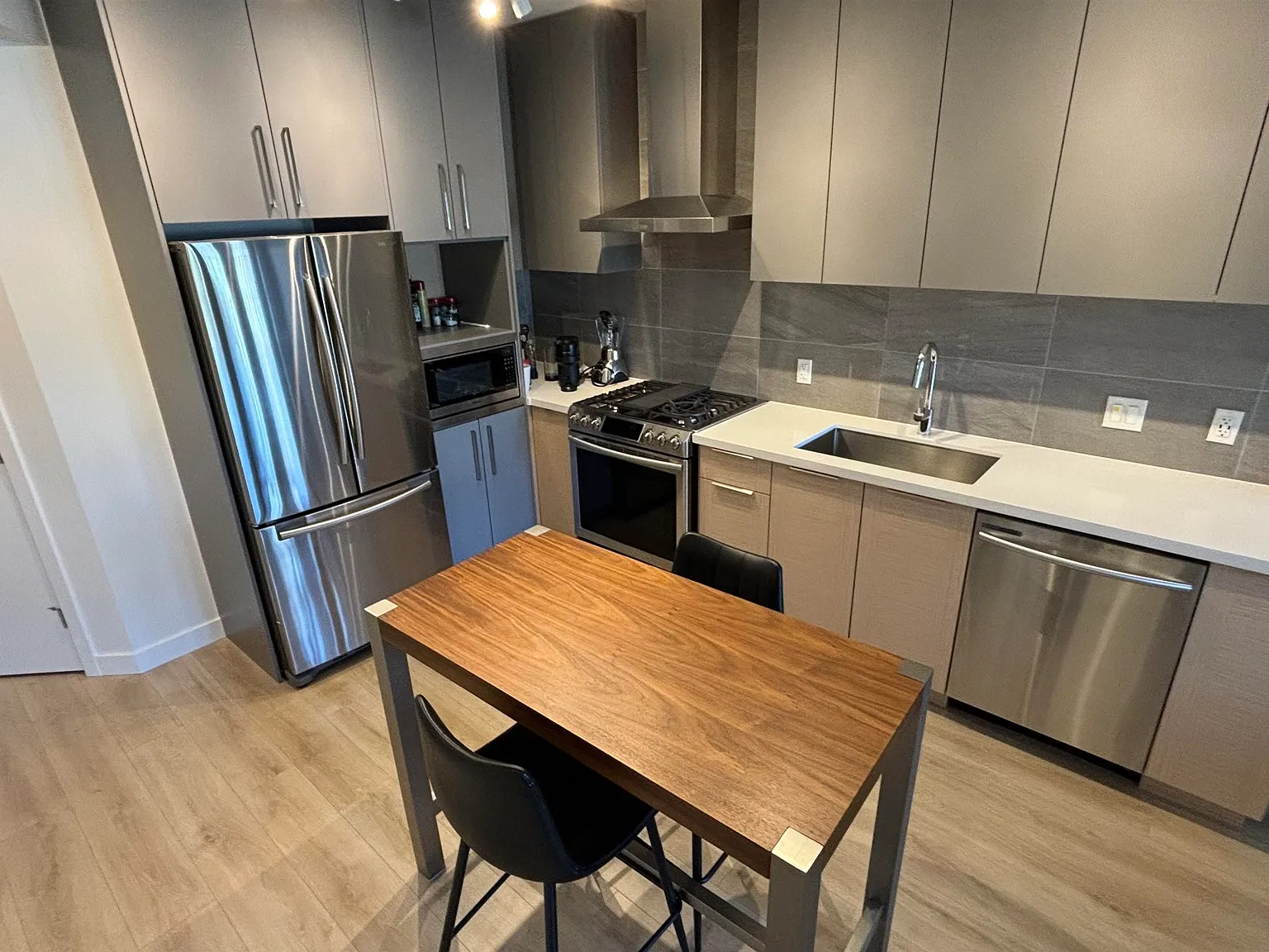 1 bed, 580 sqft, $2,400 — Photo 2
