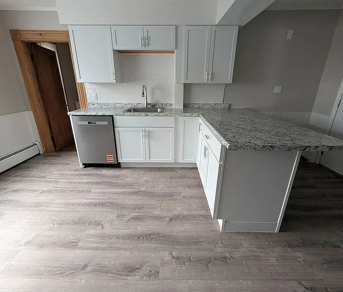 465 Cartier St #1 — Photo 7