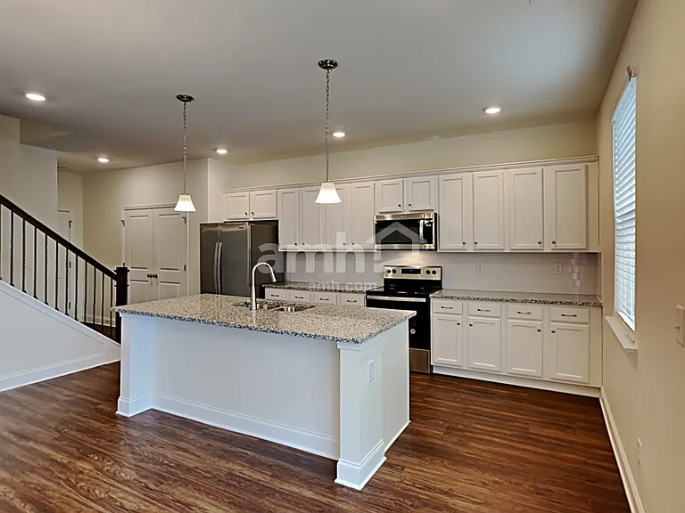 520 Slew Dr — Photo 5