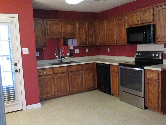 4th image of 688 Grant Dr