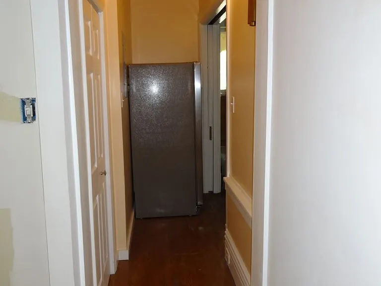 220 Graham St — Photo 25