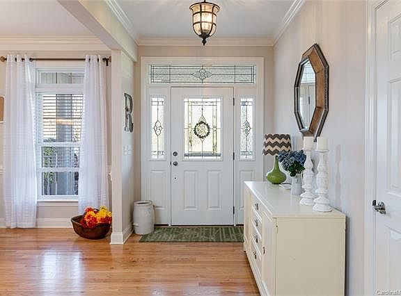 5th image of 364 Classic Oaks Cir