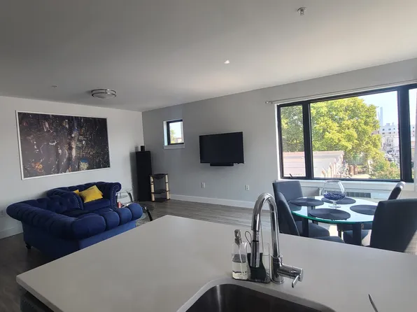 5711 Washington Street image 10 of 23