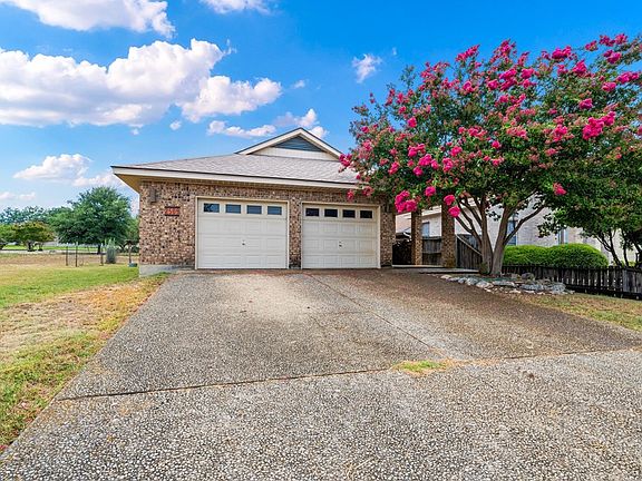 3rd image of 2509 Rogers Cir