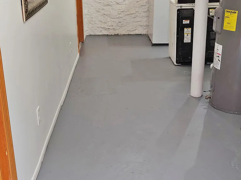 HALLWAY & LAUNDRY AREA