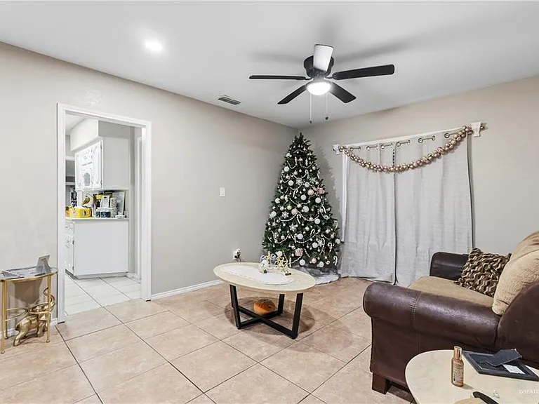 700 E Sam Houston Blvd — Photo 11