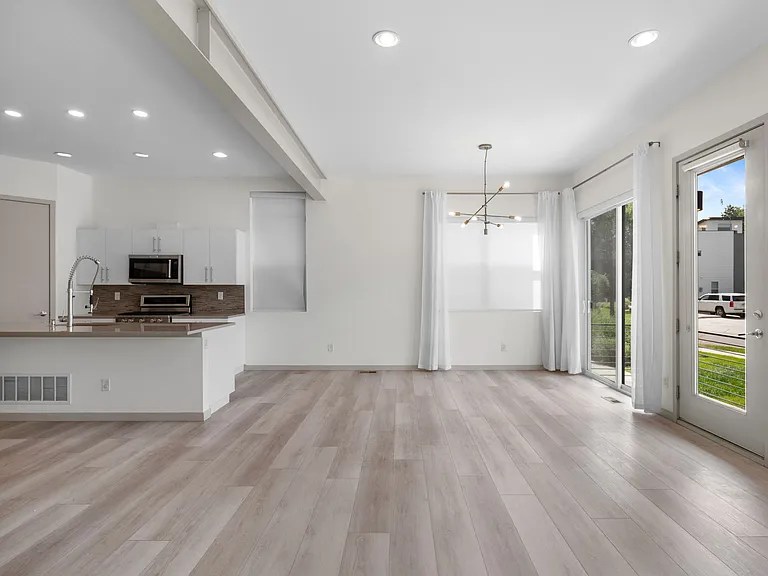 4015 Fenton Ct — Photo 3