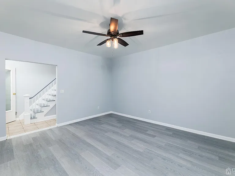 80 Heald St — Photo 5