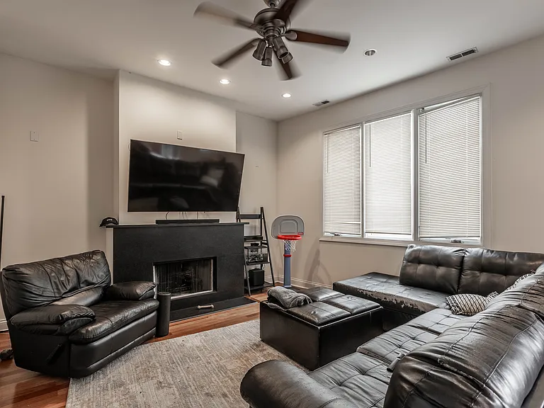 1355 W Augusta Blvd #201 — Photo 8