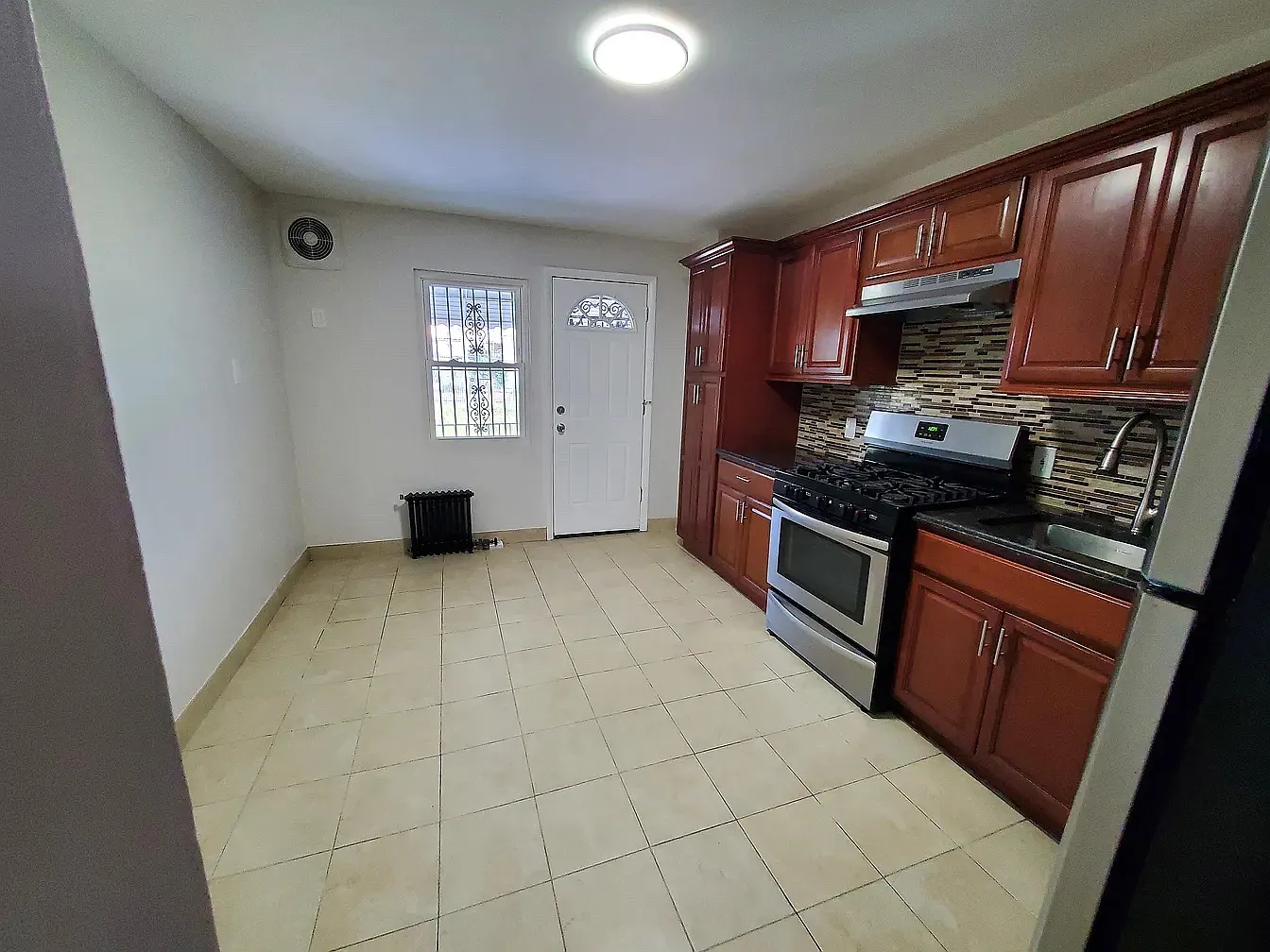 3 bed, 1100 sqft, $3,000 — Photo 3