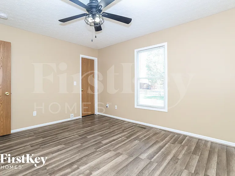 7104 Winchester Crossing Blvd — Photo 9
