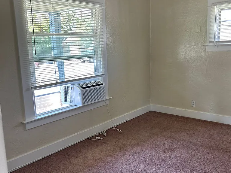 1100 E St — Photo 14
