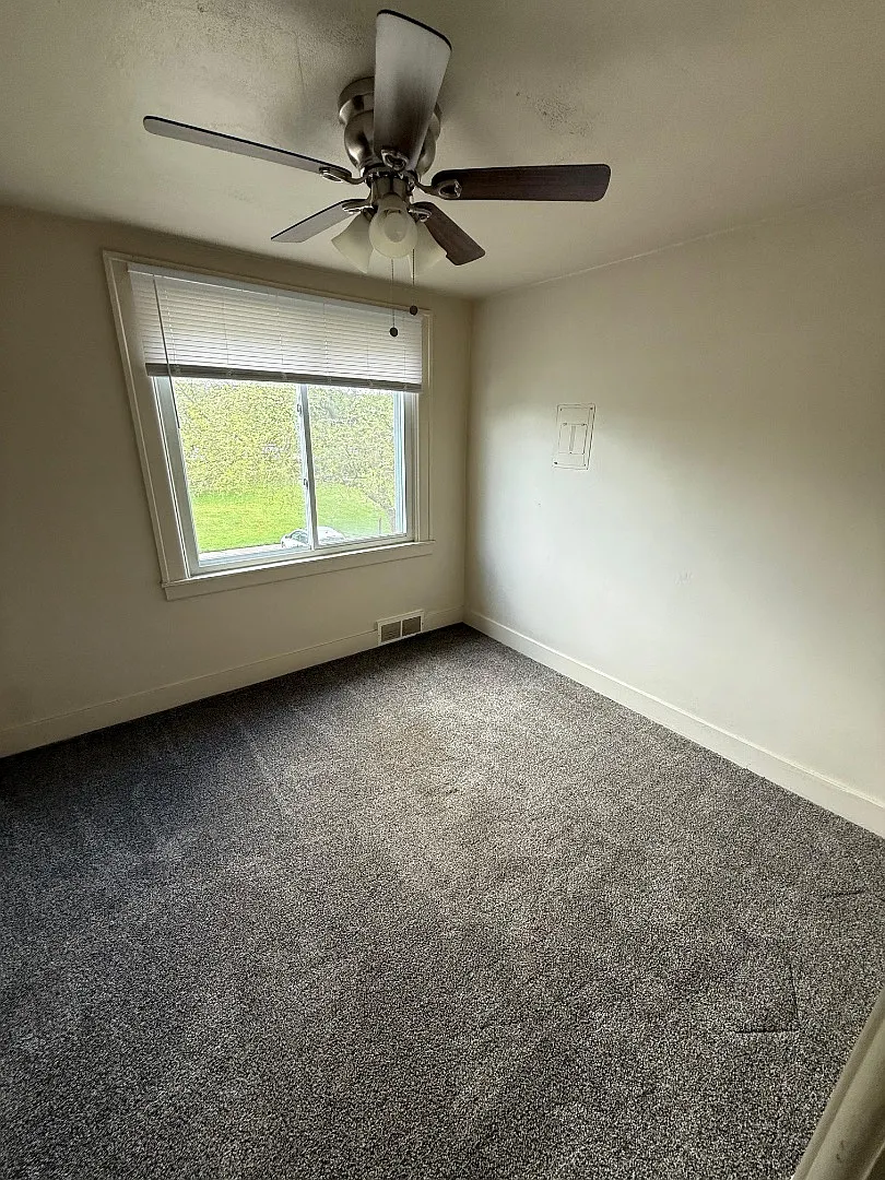 Unit Photo - 43300 N Interstate Highway 94 Service Dr #3