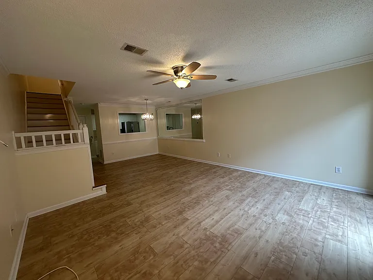 2379 Old Greenbrier Rd — Photo 2