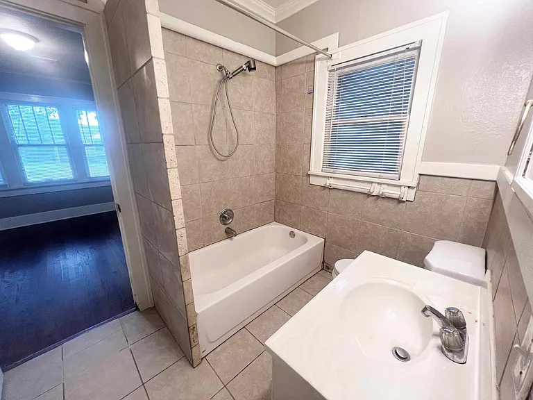 1432 NW 45th St — Photo 13